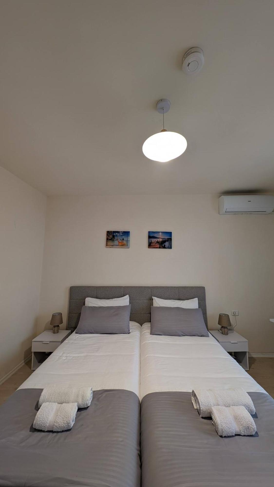 Modern Cozy Apartment 10 Min Walk To Skanderbeg Square Tirana Exterior photo