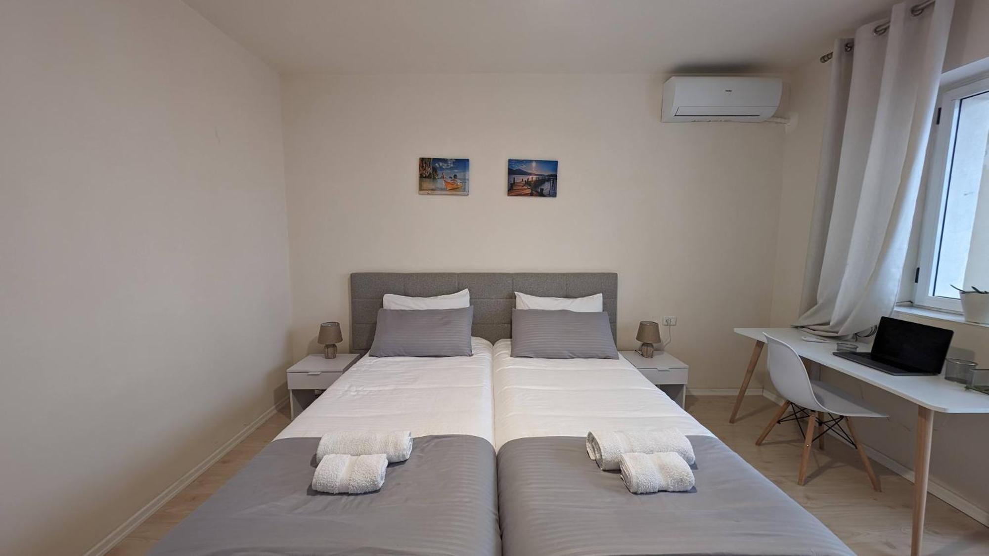 Modern Cozy Apartment 10 Min Walk To Skanderbeg Square Tirana Exterior photo
