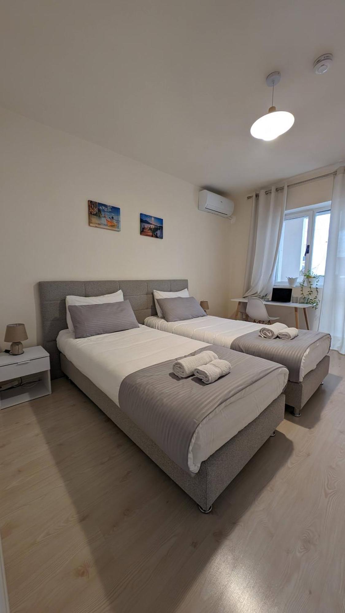 Modern Cozy Apartment 10 Min Walk To Skanderbeg Square Tirana Exterior photo