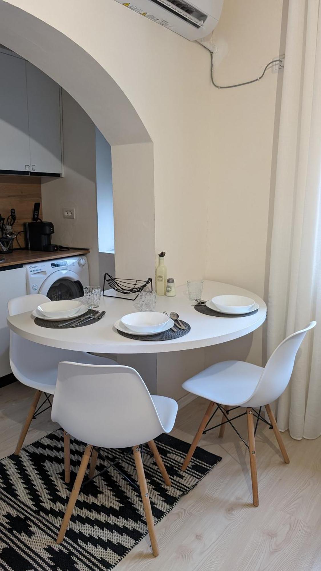 Modern Cozy Apartment 10 Min Walk To Skanderbeg Square Tirana Exterior photo