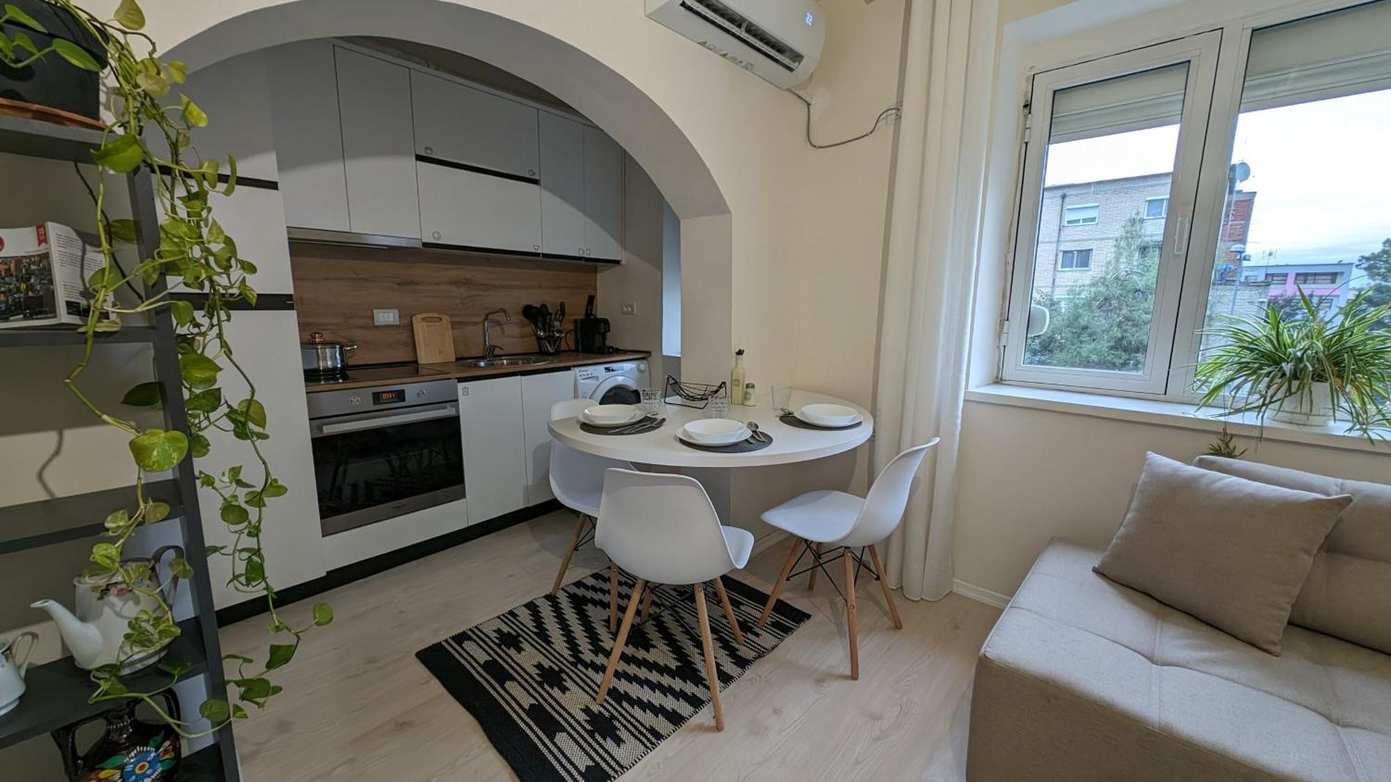 Modern Cozy Apartment 10 Min Walk To Skanderbeg Square Tirana Exterior photo