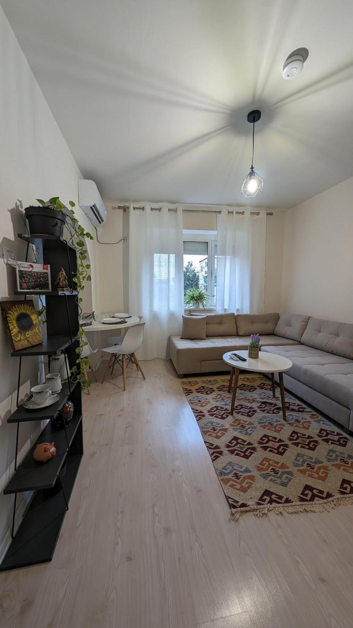 Modern Cozy Apartment 10 Min Walk To Skanderbeg Square Tirana Exterior photo