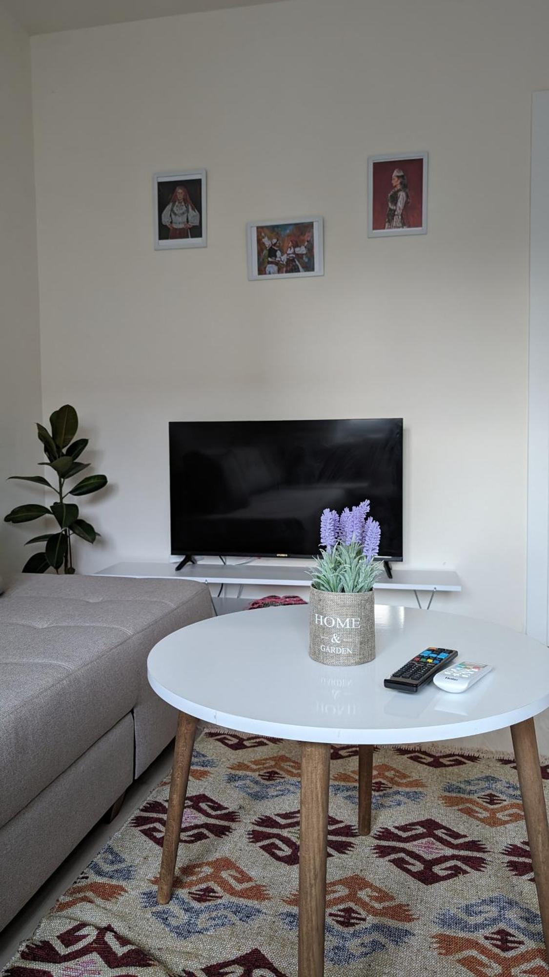 Modern Cozy Apartment 10 Min Walk To Skanderbeg Square Tirana Exterior photo