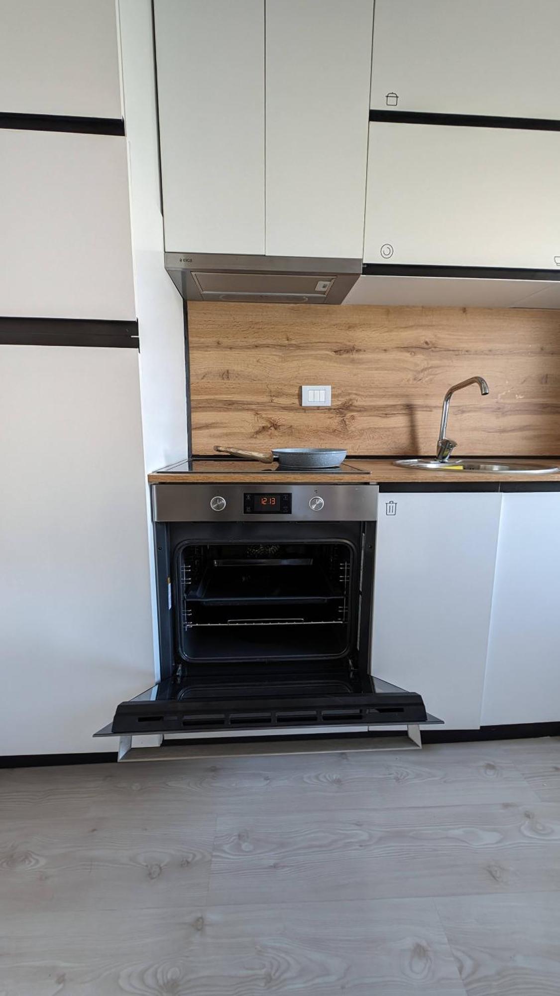 Modern Cozy Apartment 10 Min Walk To Skanderbeg Square Tirana Exterior photo