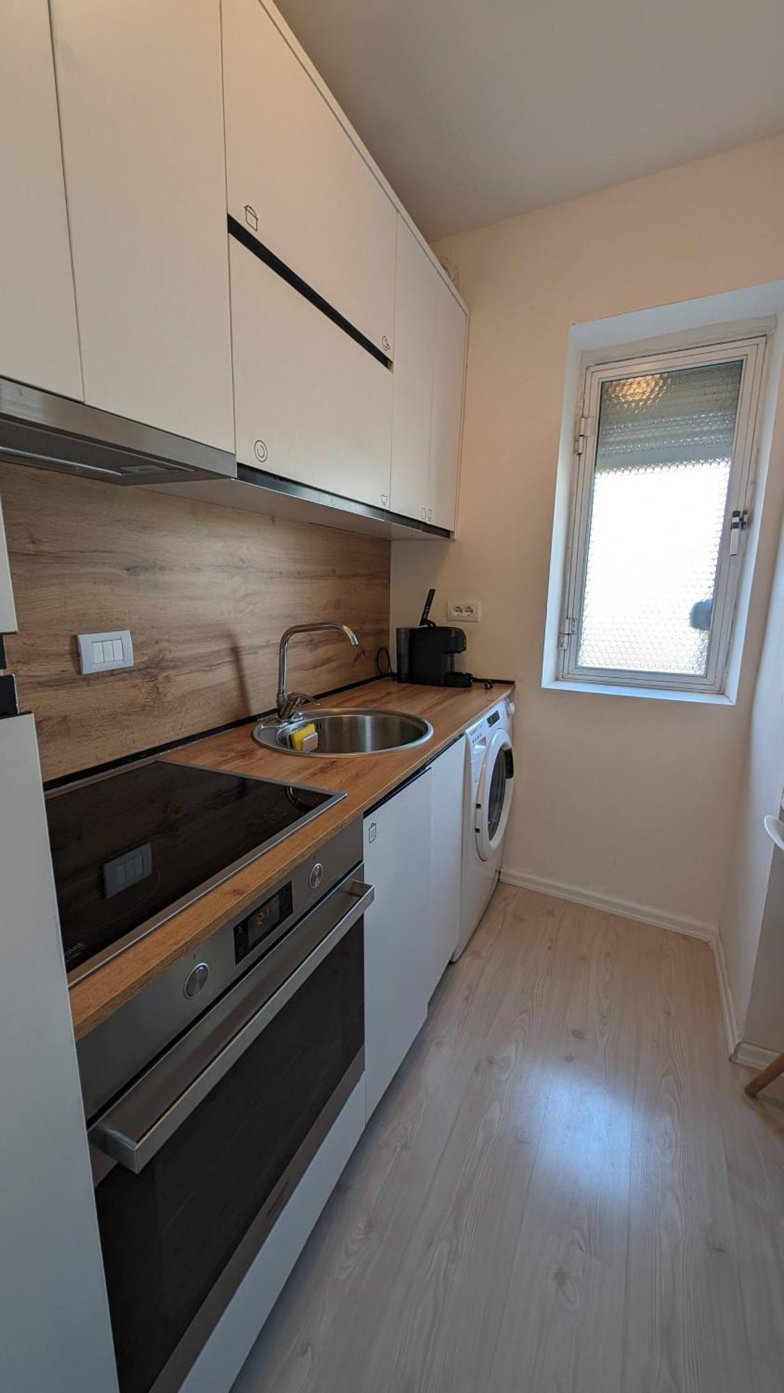 Modern Cozy Apartment 10 Min Walk To Skanderbeg Square Tirana Exterior photo